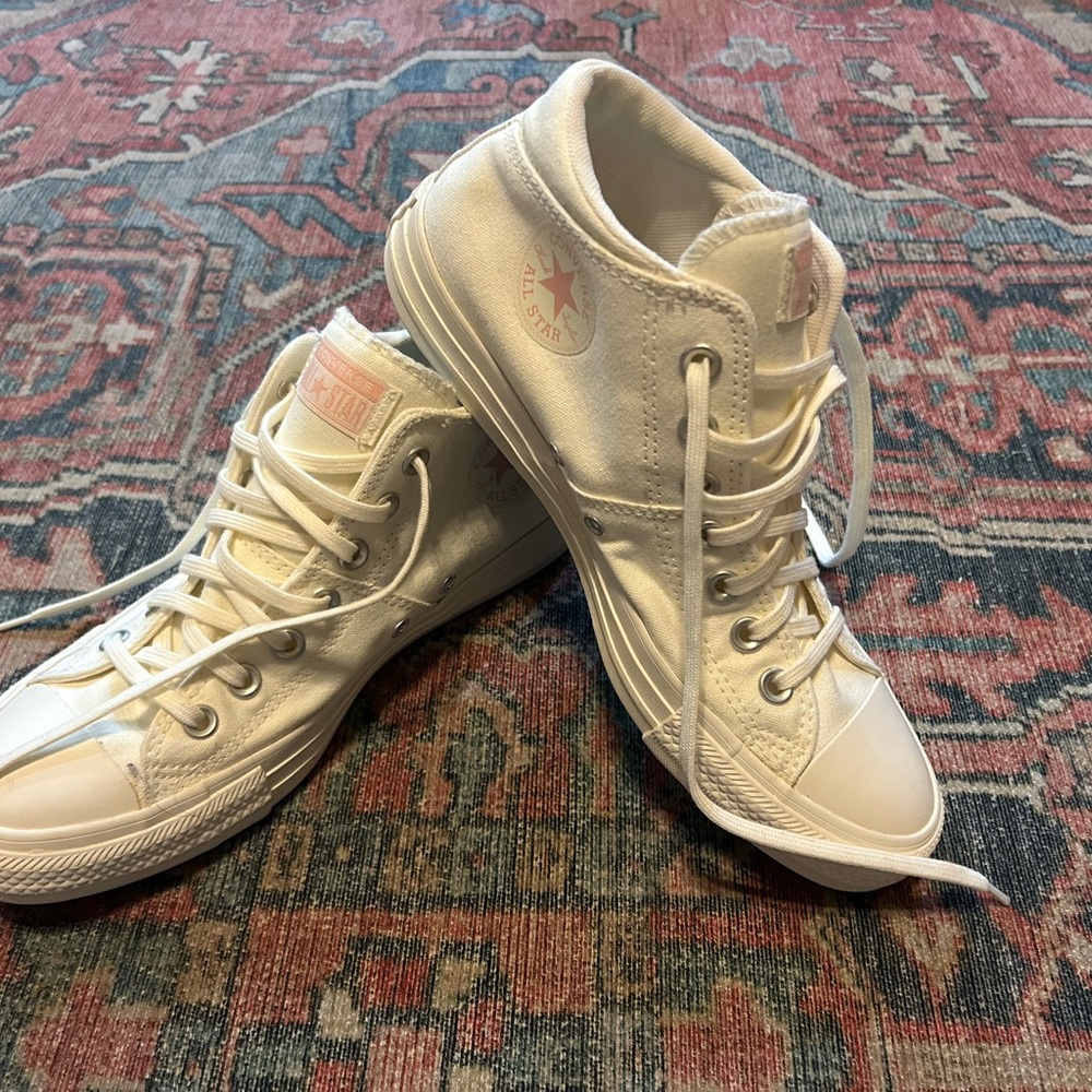 Converse Cream and Pink Low-Top Sneakers Casual Style